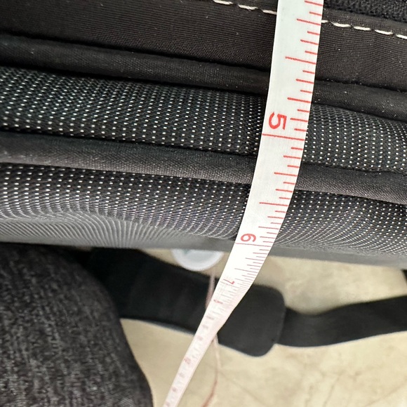 TARGUS Expandable Laptop Bag - Picture 13 of 13